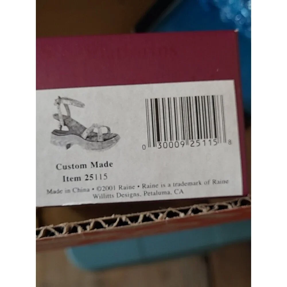 Just The Right Shoe 25115 Custom Made Miniature Resin Shoe by Raine 2001 - Picture 8 of 8